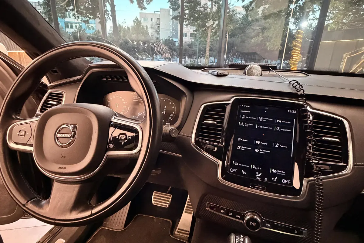 ولوو،  XC90