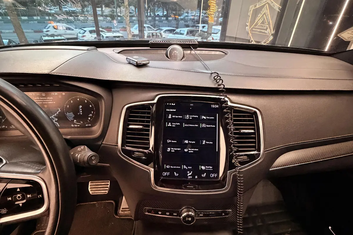 ولوو،  XC90