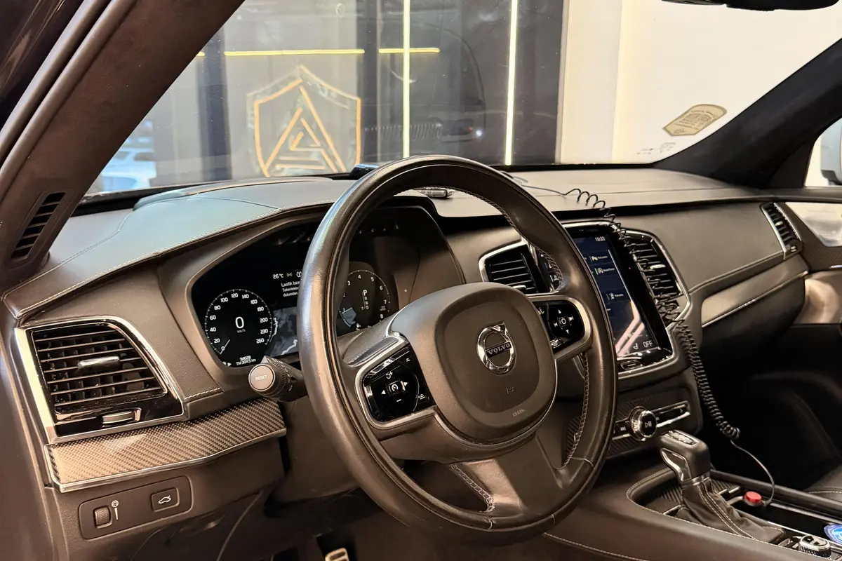 ولوو،  XC90