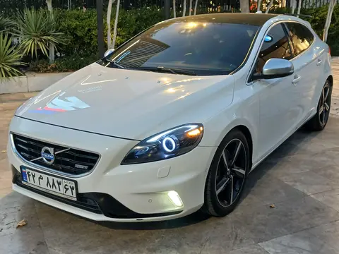 ولوو، V40