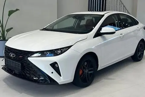 فونیکس، آریزو 6 جی تی (Z6 GT)