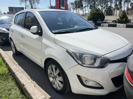 هیوندای i20