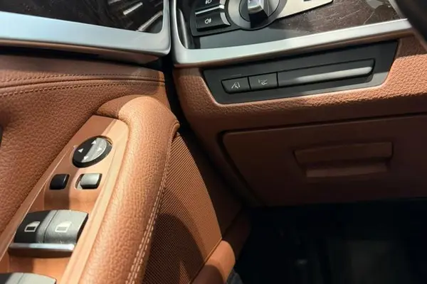 ب ام و، سری 5 سدان