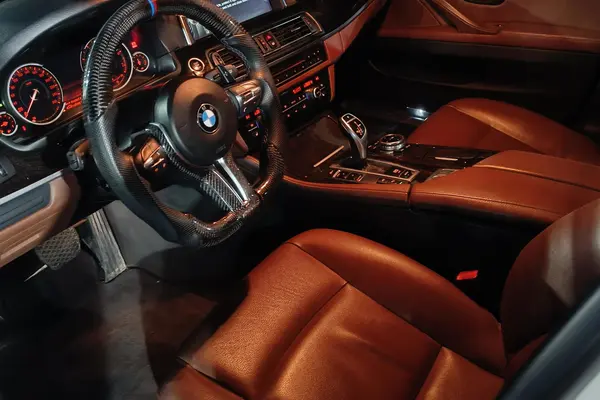 ب ام و، سری 5 سدان