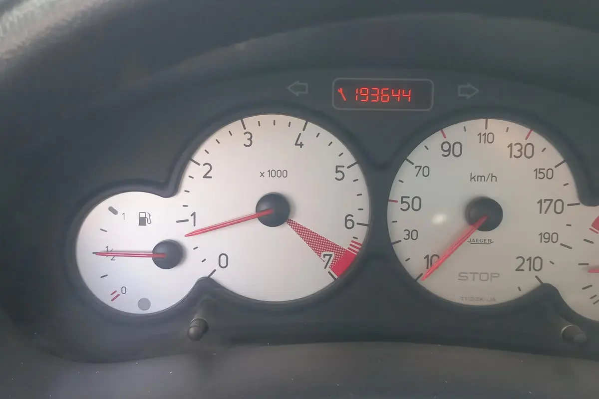 پژو،  206