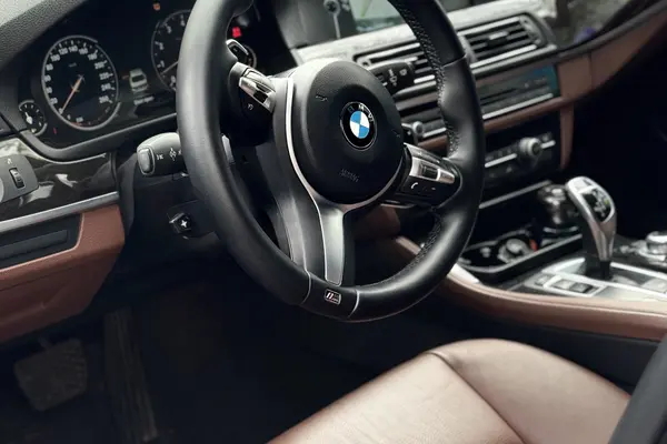 ب ام و، سری 5 سدان