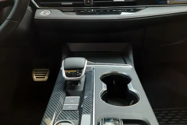 فونیکس، آریزو 6 جی تی (Z6 GT)