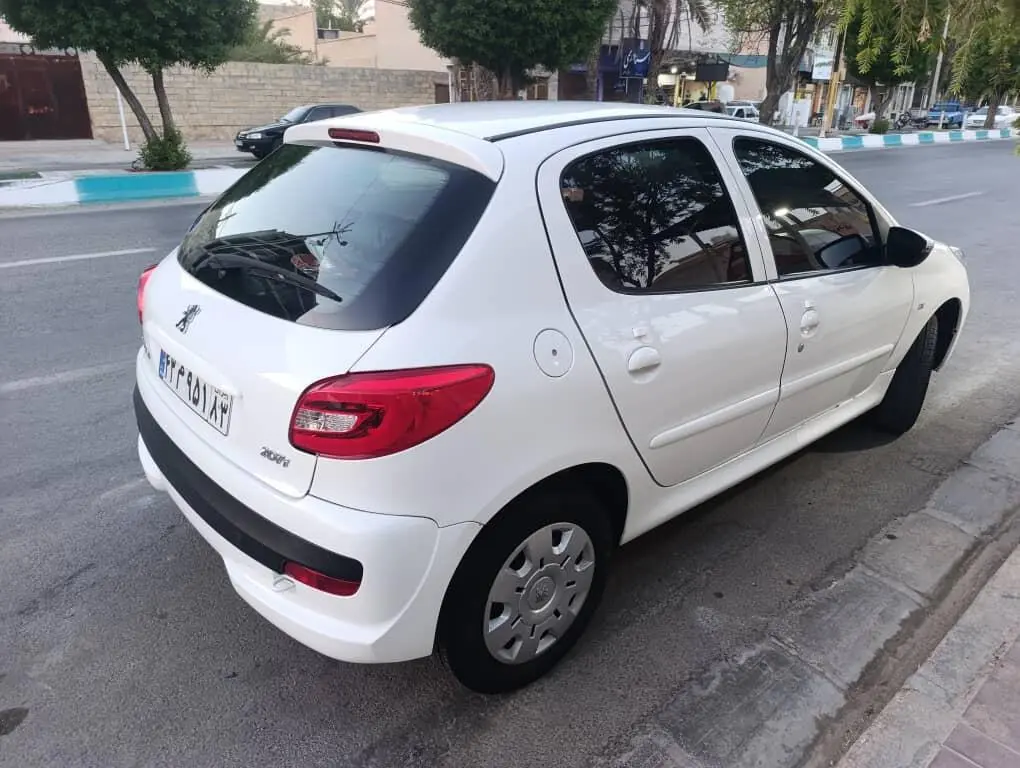 پژو،  207