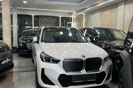 ب ام و iX1