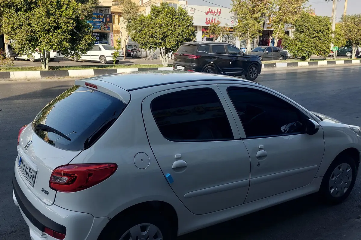 پژو،  207