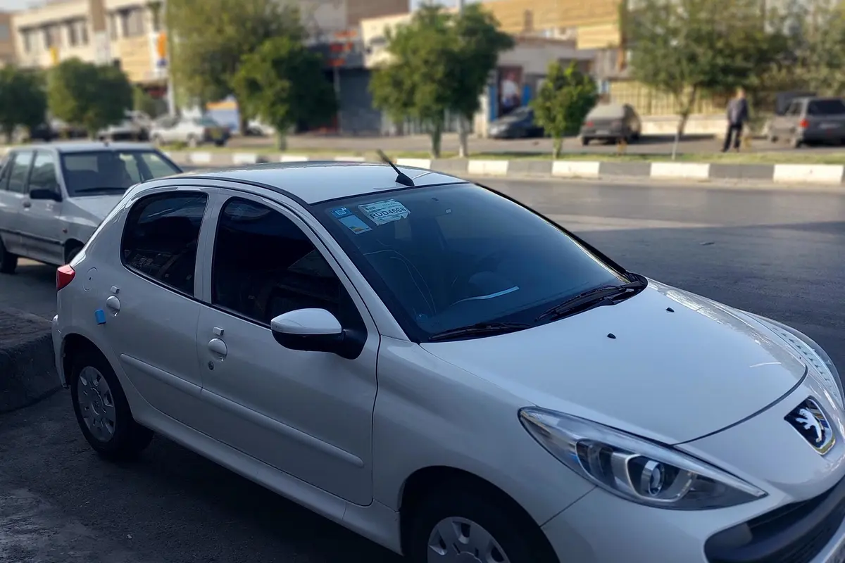 پژو،  207