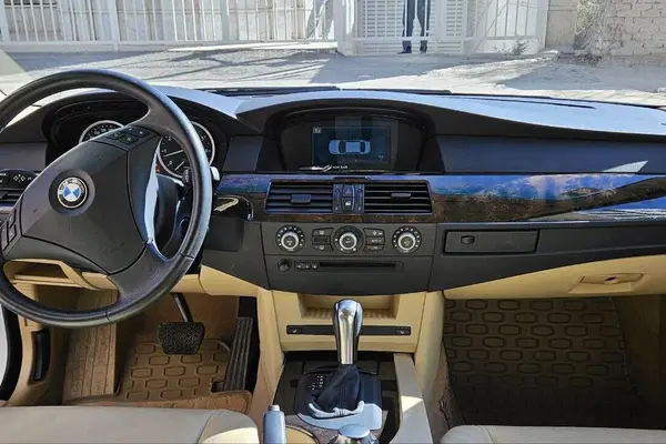 ب ام و، سری 5 سدان