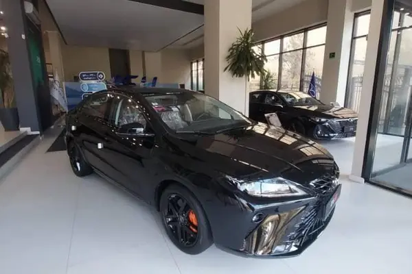 فونیکس، آریزو 6 جی تی (Z6 GT)