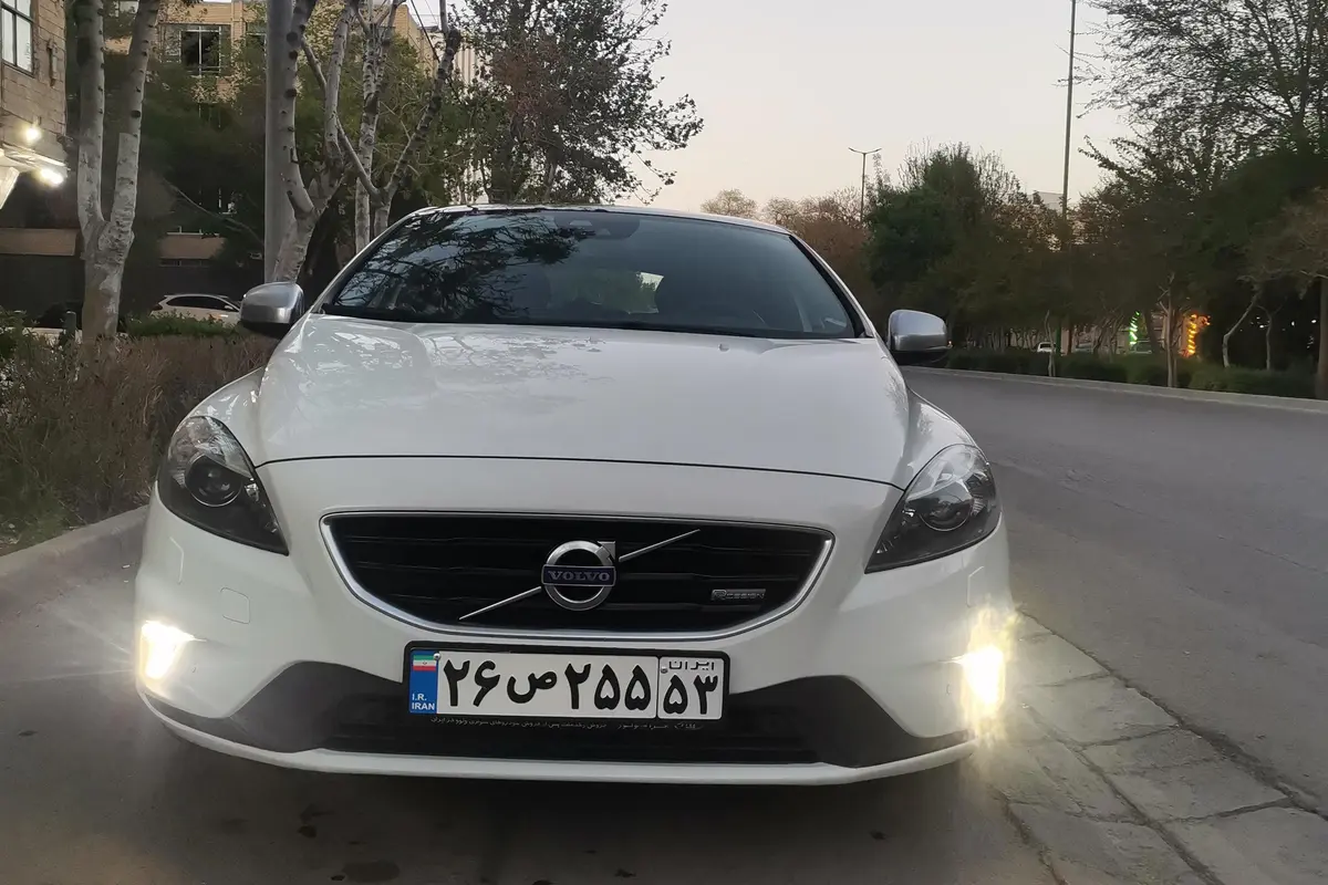 ولوو،  V40