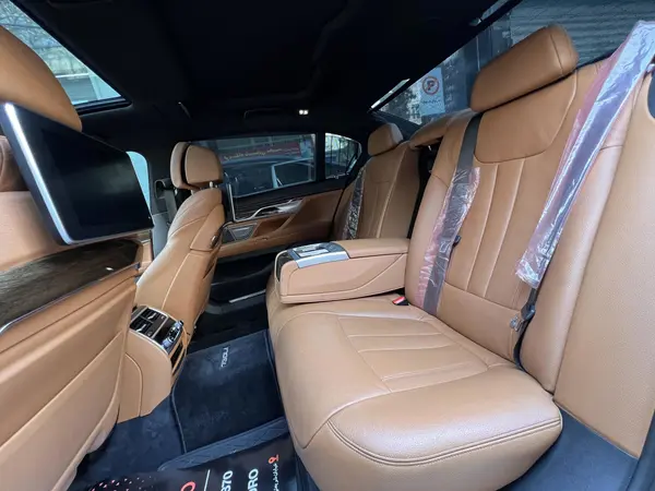 ب ام و، سری 7