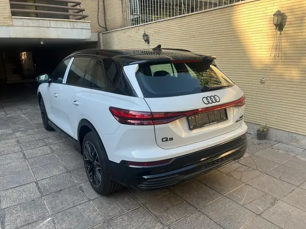 آئودی  Q5 e-tron