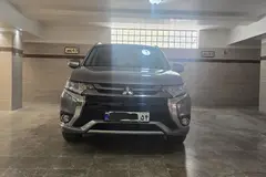 میتسوبیشی، اوتلندر PHEV