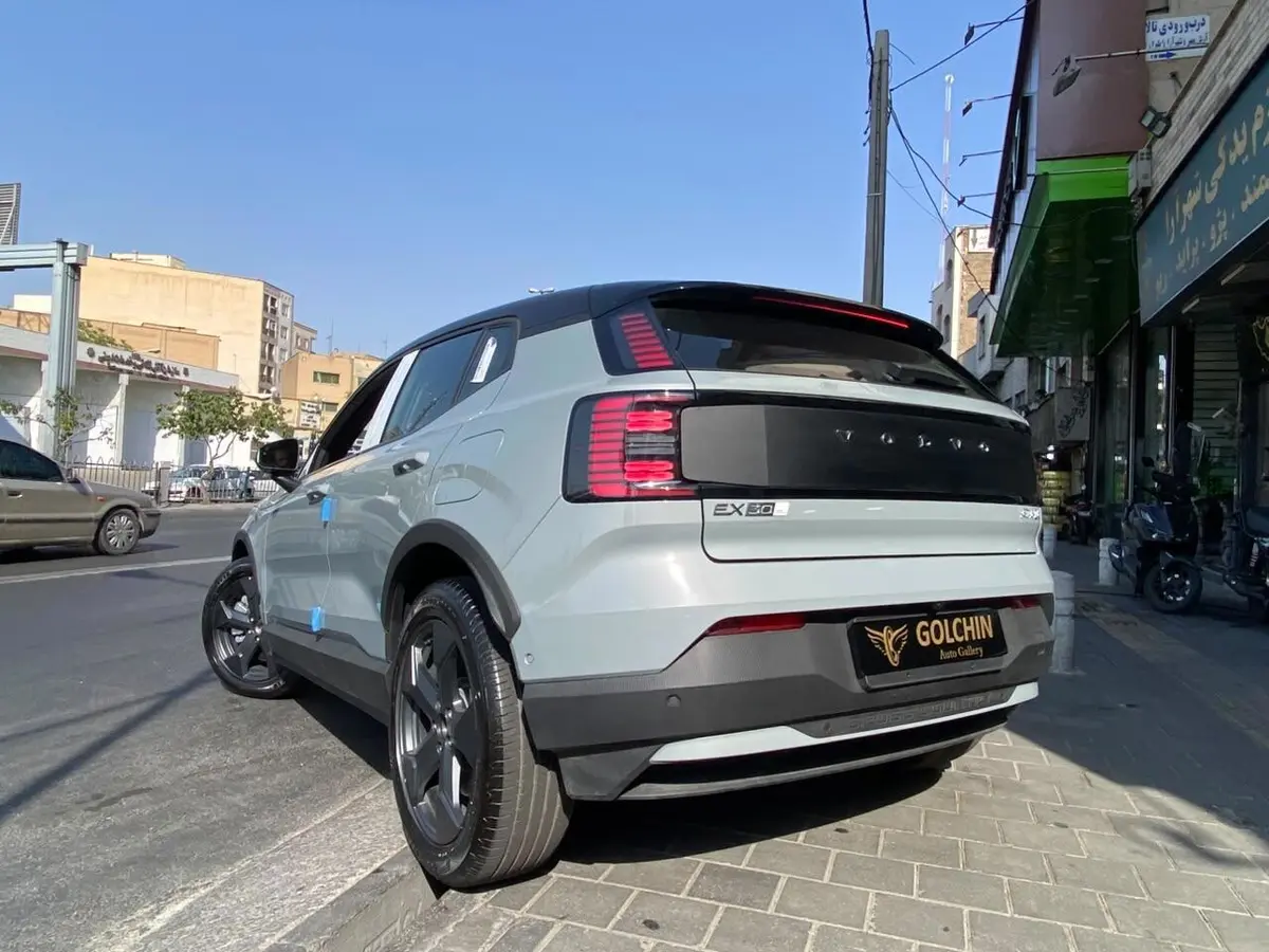 ولوو،  EX30