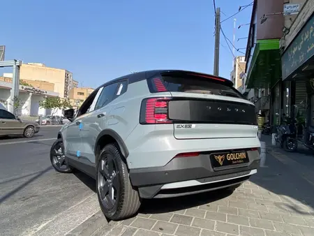 ولوو EX30