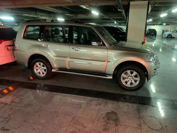 میتسوبیشی، پاجرو چهار در