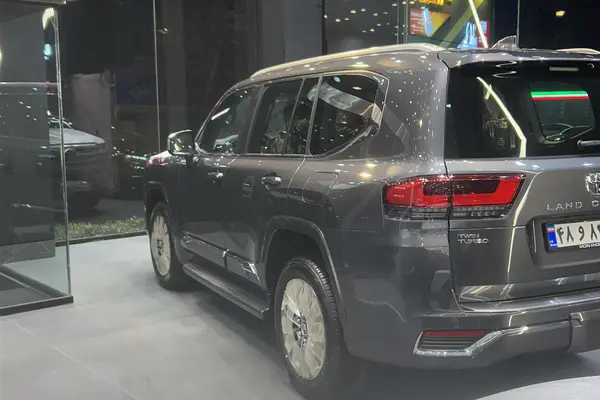 تویوتا، لندکروز چهار در