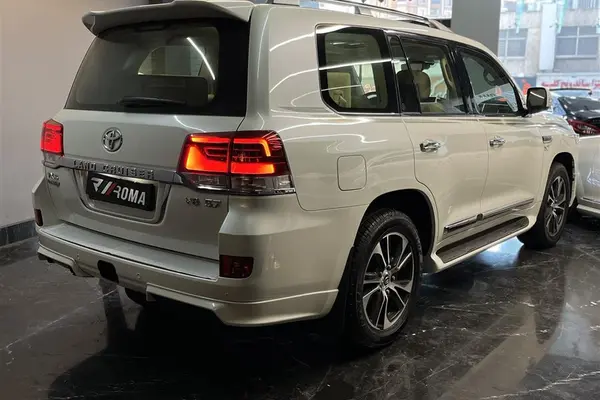 تویوتا، لندکروز چهار در