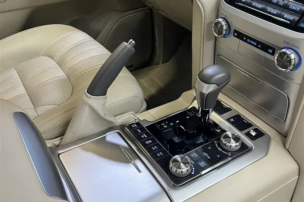 تویوتا، لندکروز چهار در