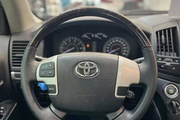 تویوتا، لندکروز چهار در