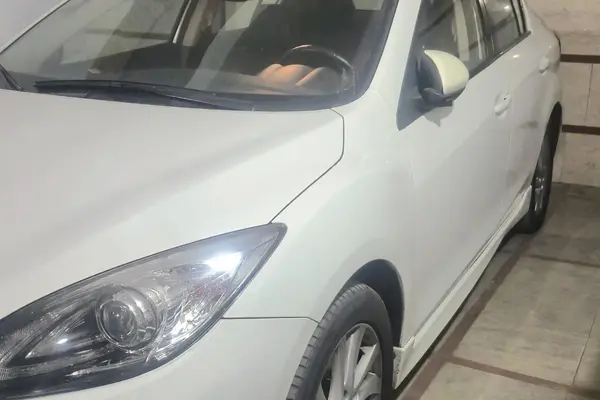 مزدا، 3 نیو صندوق دار