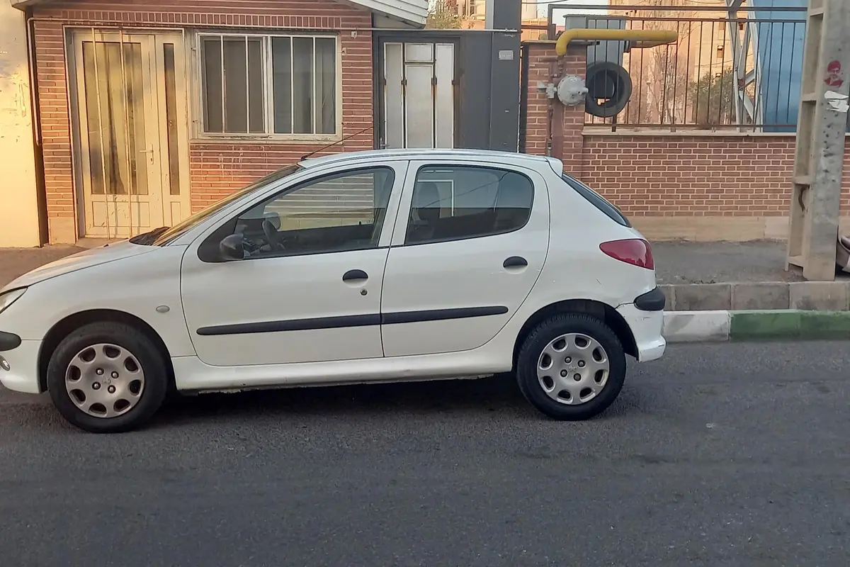 پژو،  206