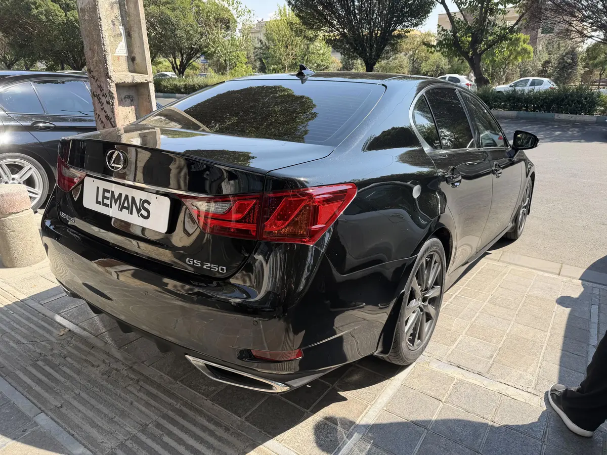 لکسوس،  GS