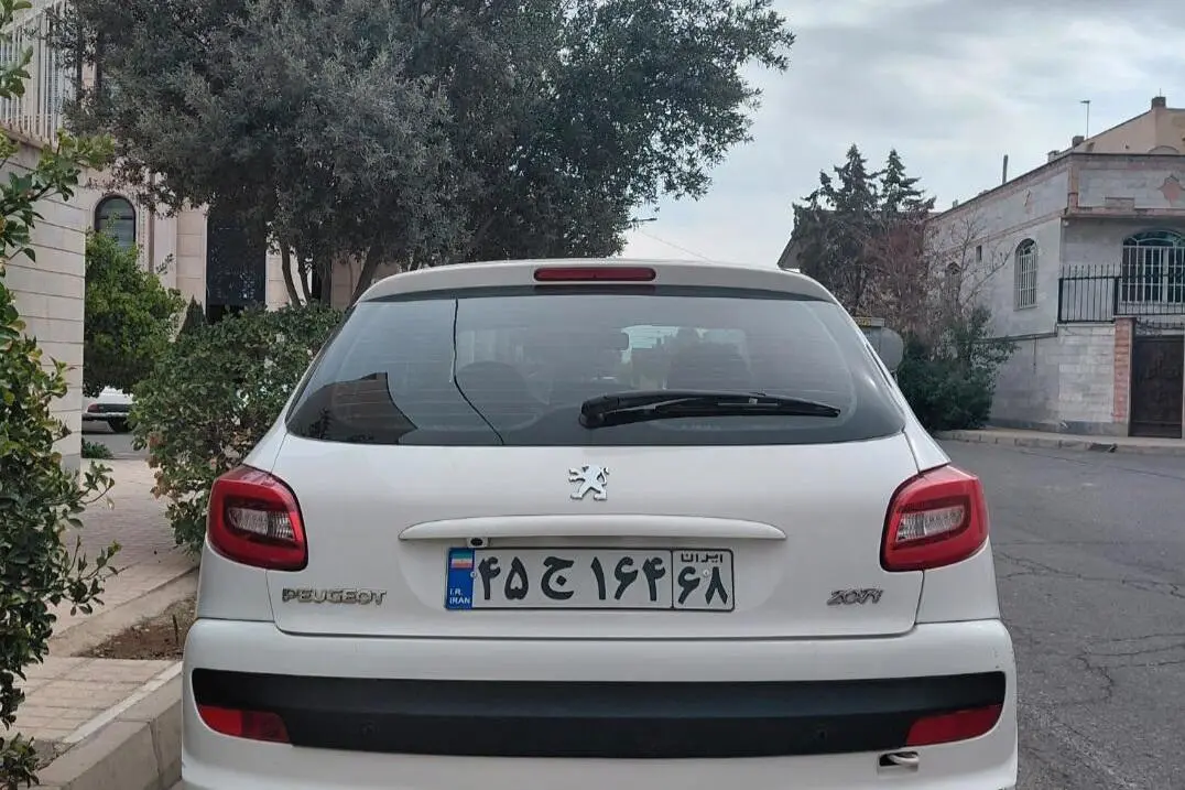 پژو،  207