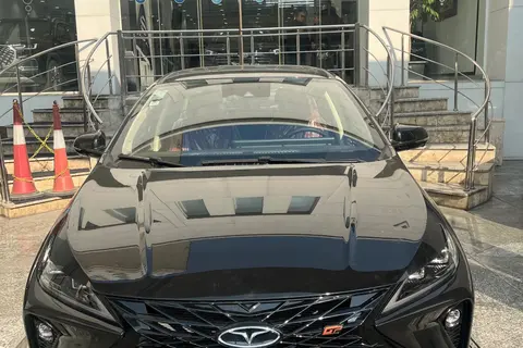 فونیکس، آریزو 6 جی تی (Z6 GT)