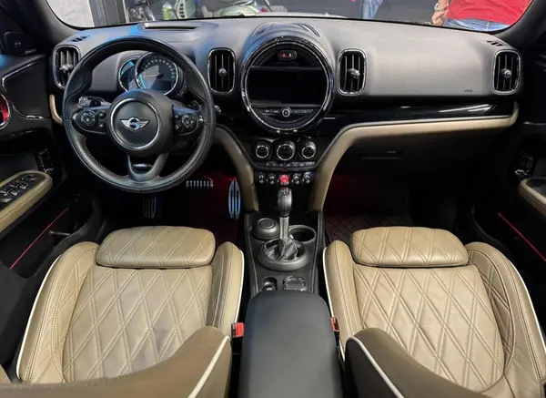 مینی، کانتری من