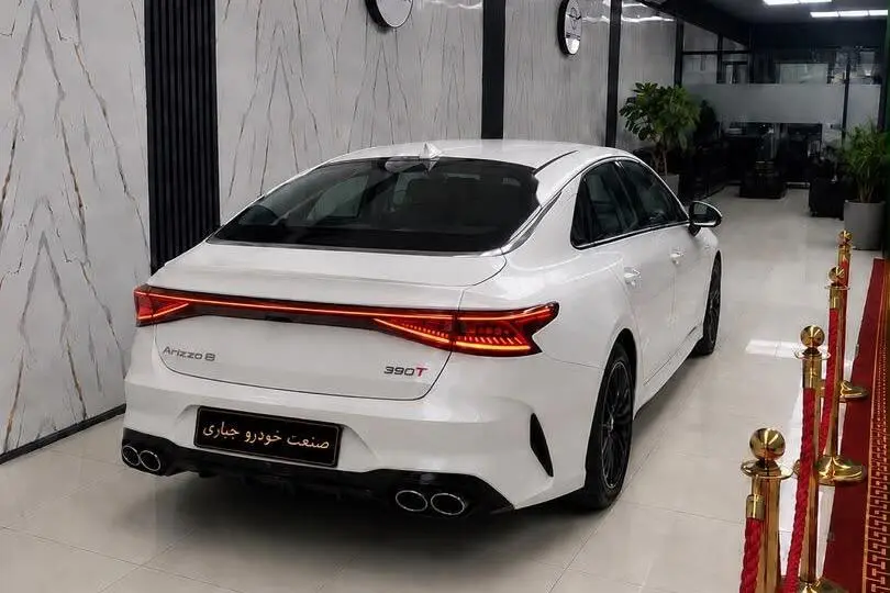 فونیکس،  آریزو 8 هیبرید (Z8 PHEV)