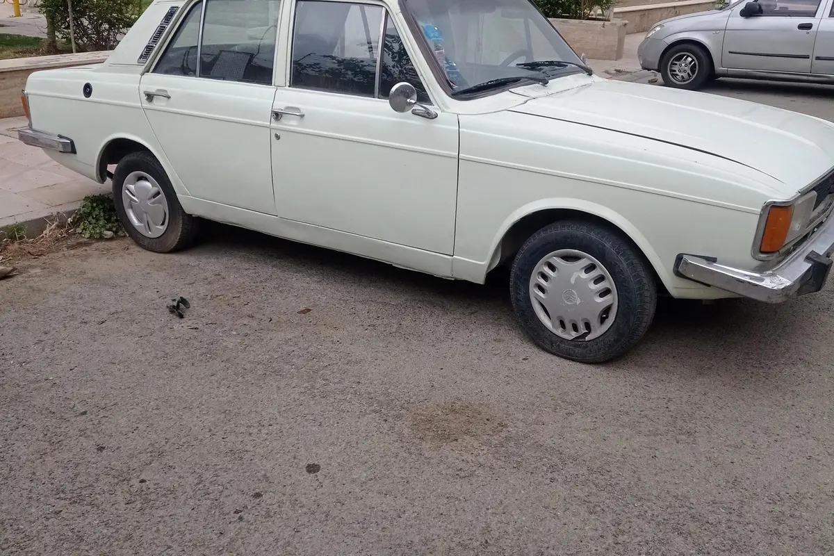 پیکان،  سدان