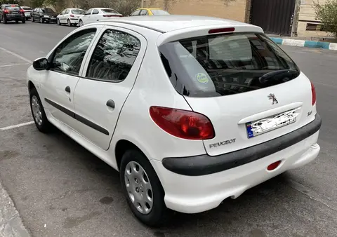 پژو، 206