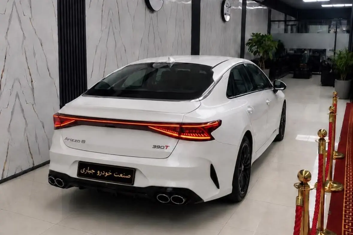 فونیکس،  آریزو 8 هیبرید (Z8 PHEV)