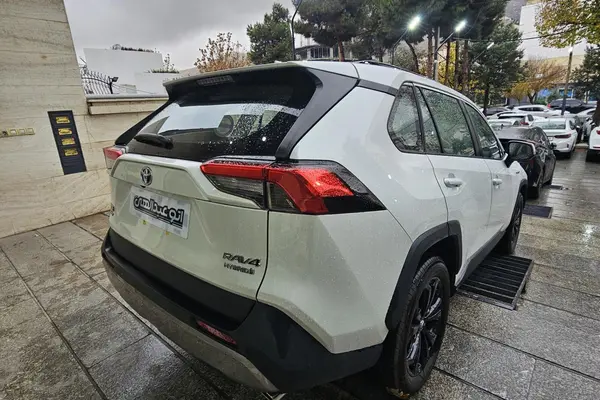 تویوتا، راوفور هیبرید