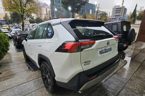 تویوتا، راوفور هیبرید