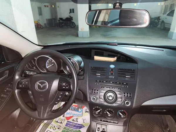 مزدا، 3 نیو صندوق دار