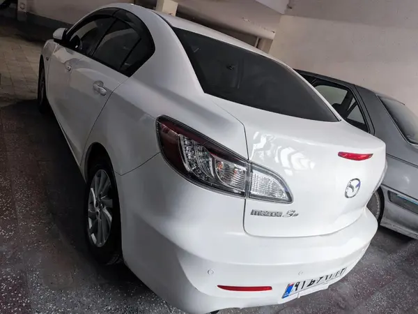 مزدا، 3 نیو صندوق دار