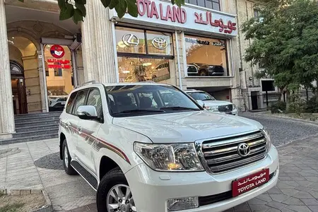 تویوتا لندکروز چهار در