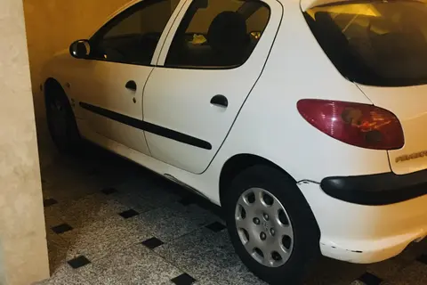 پژو، 206