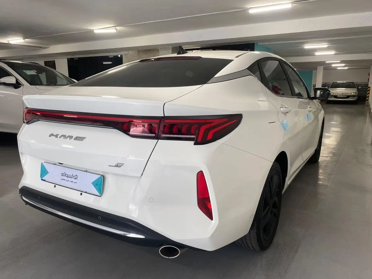 کی ام سی،  J7