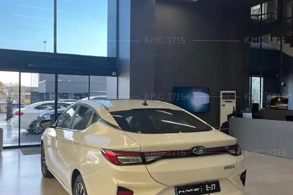 پیش فروش کی ام سی، eJ7