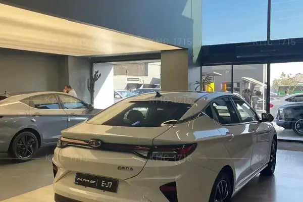 پیش فروش کی ام سی، eJ7