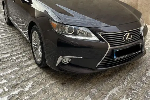 لکسوس، ES