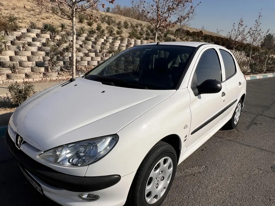 پژو، 206
