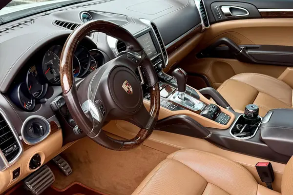 پورشه، کاین